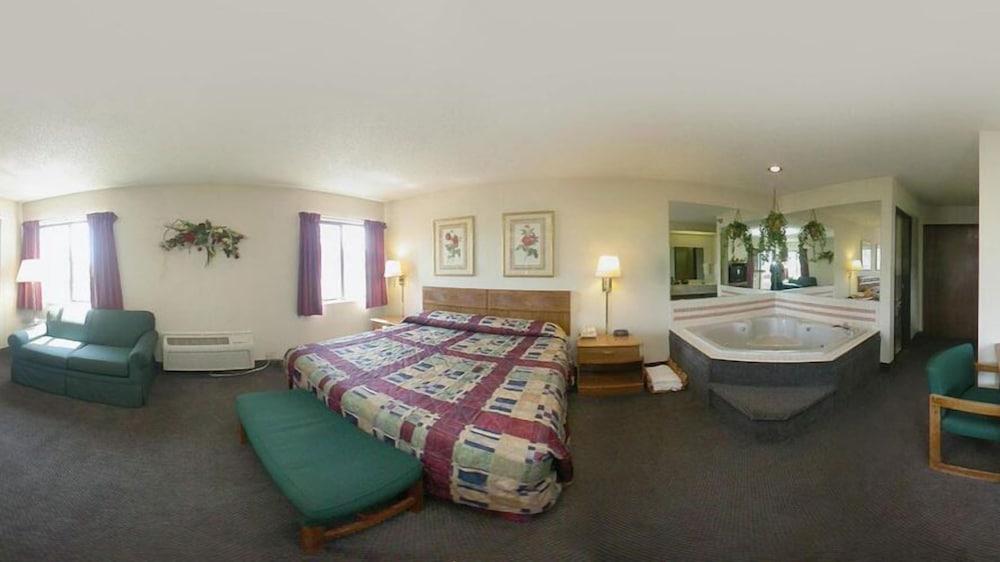 Rodeway Inn Coopersville Exterior photo
