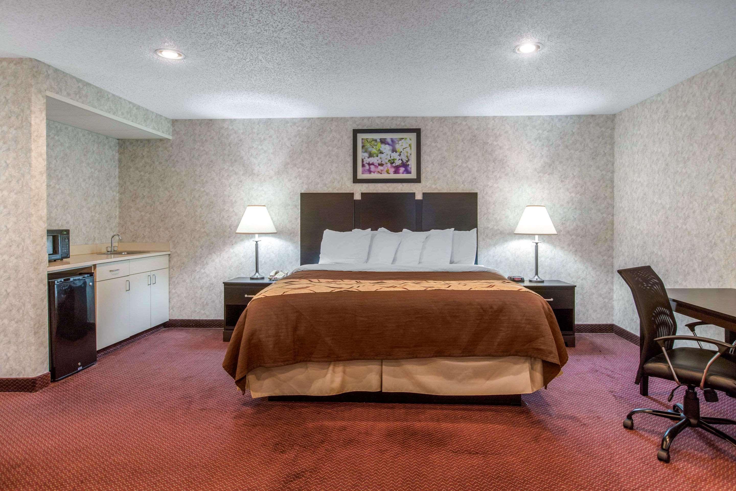 Rodeway Inn Coopersville Exterior photo