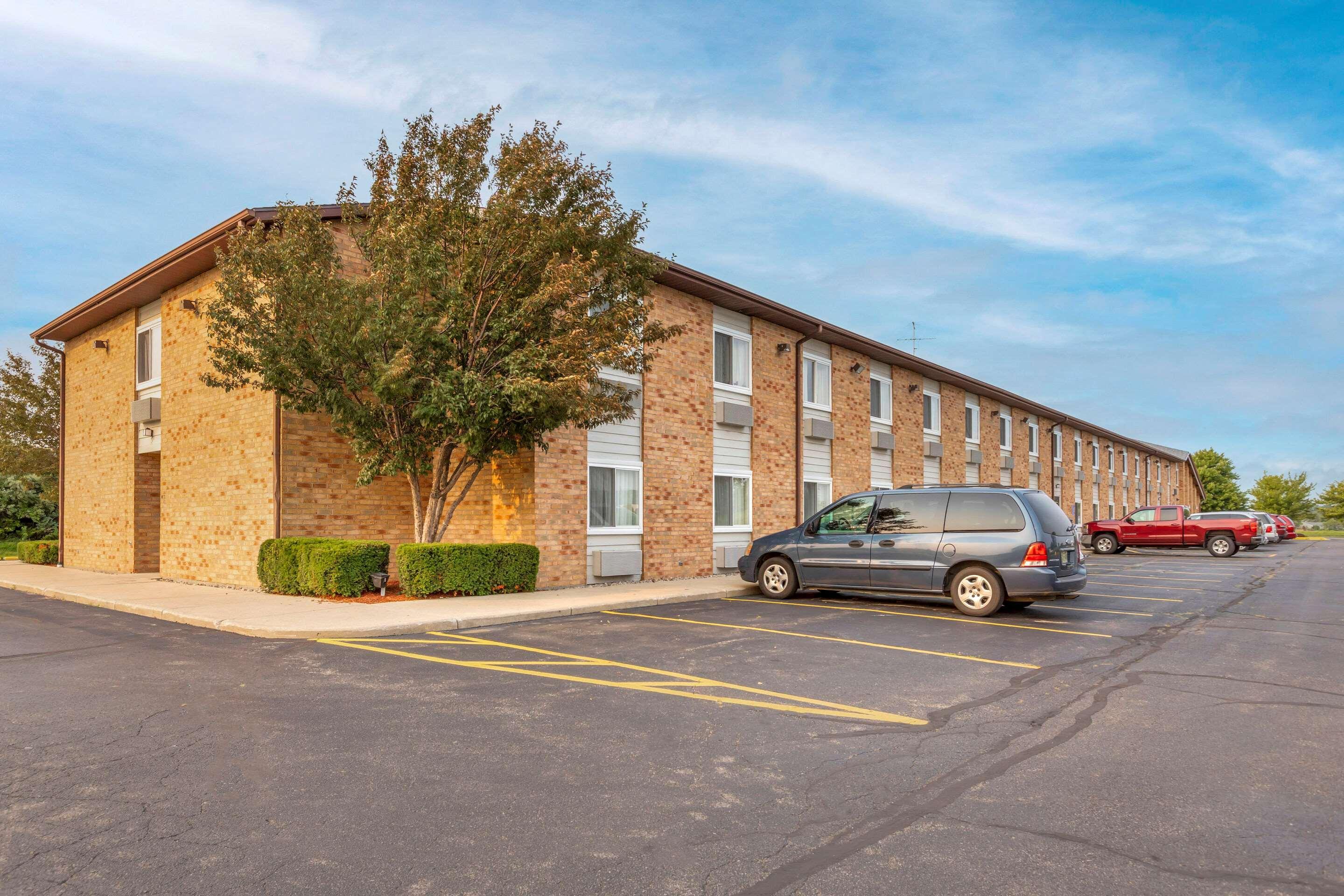 Rodeway Inn Coopersville Exterior photo