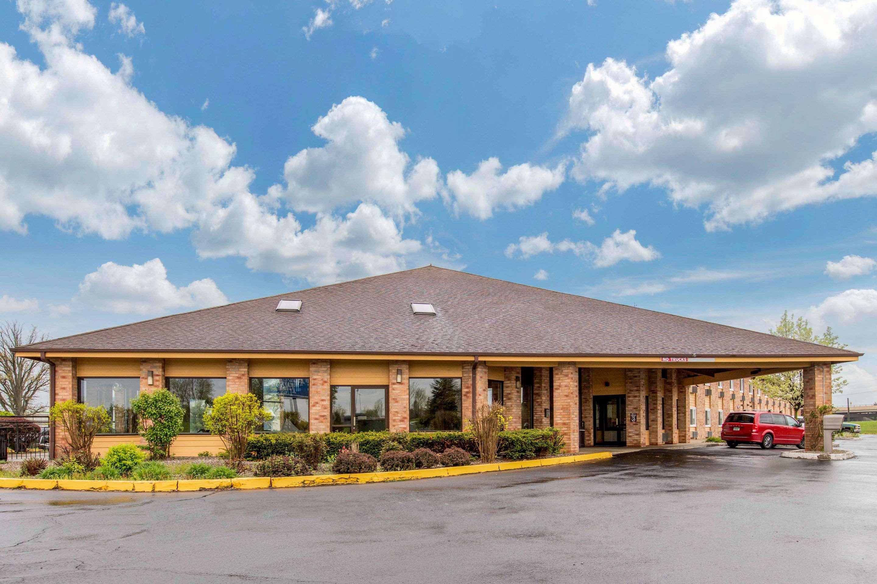 Rodeway Inn Coopersville Exterior photo