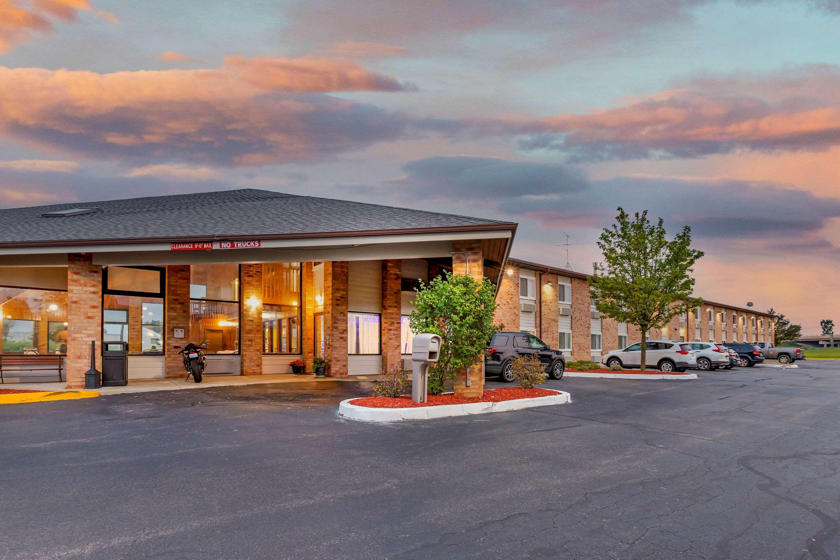 Rodeway Inn Coopersville Exterior photo