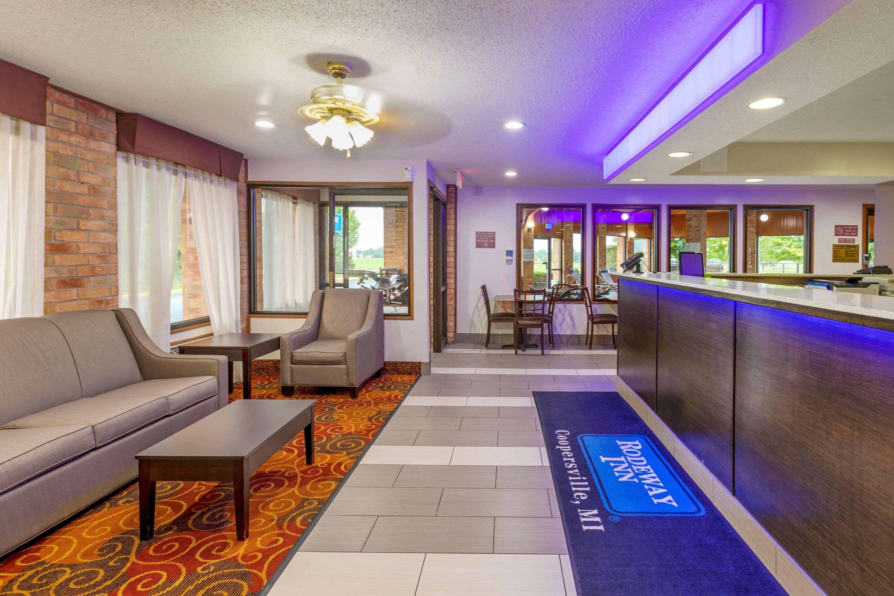 Rodeway Inn Coopersville Exterior photo