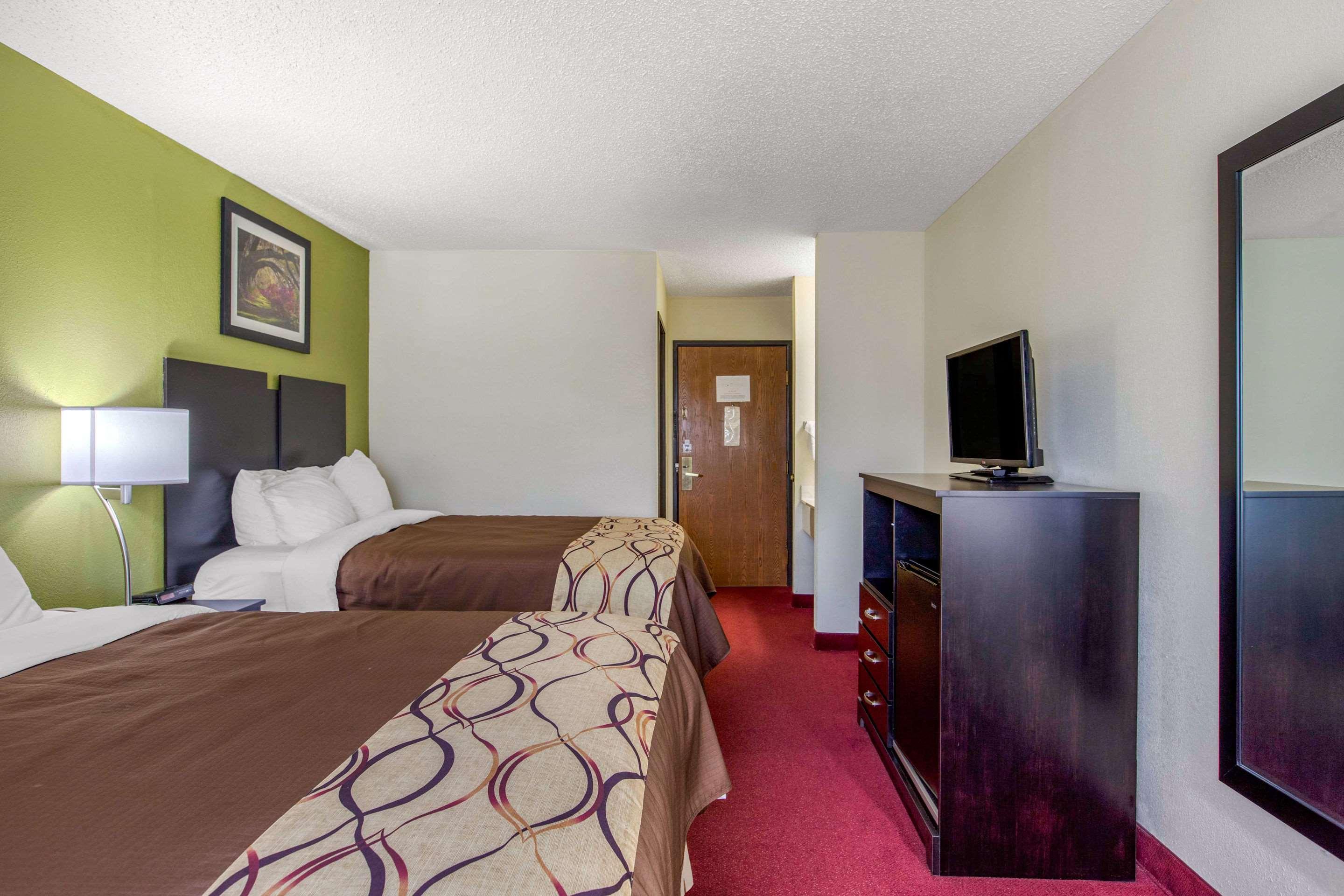 Rodeway Inn Coopersville Exterior photo